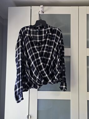 GAP Navy Black and White Plaid Button-Up Shirt